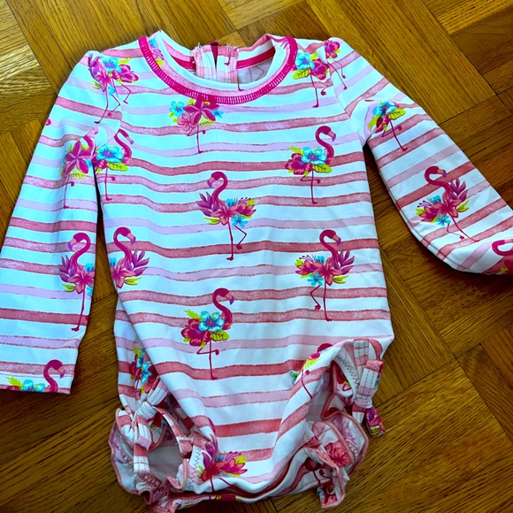 😎 Summer Sale! 🆕 Hatley unworn rash guard 6-9 month - Picture 1 of 2
